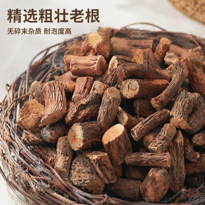 [主图-3] 产品细节品质展示图。氛围风格：品质感，突出原材料优势。画质：商业摄影质感、光线柔和通透、产品清晰真实、画面干净高级。元素：编织藤篮盛放精选粗壮蒲公英老根切片，近距离特写展示根条粗壮形态，预览效果