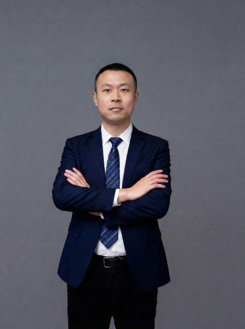 对已生成的图片进行优化，确保人物头部和身体的比例协调，避免头大身体小的失调预览效果