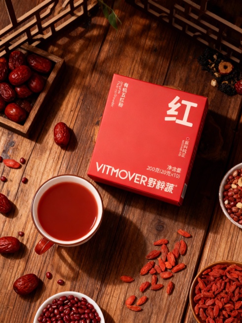 生成该产品的实拍图，精美有格调，周围加入与该食品相关的元素，整体氛围中式有格调，采用写实、质感高级的图像生成风格，最终图片包括包装及冲泡后的成品预览效果