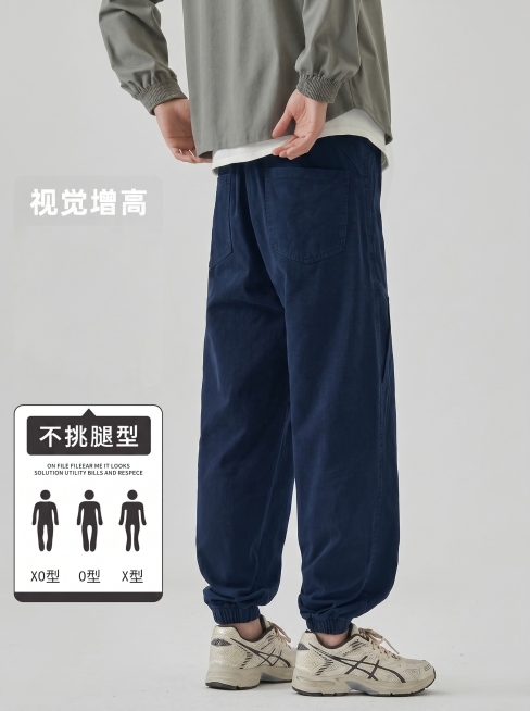 将裤子颜色修改为藏青色，参考图3的藏青色效果，保持其他构图、人物、鞋子和背景不变预览效果
