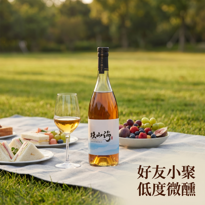 [主图 7] 露营野餐搭配场景主图，小清新自然风格；
[氛围风格] 户外休闲松弛氛围感，清新自然；
[画质] 商业摄影质感，光线柔和通透，产品清晰真实，画面干净高级；
[元素] 户外草坪野餐场景，浅灰预览效果