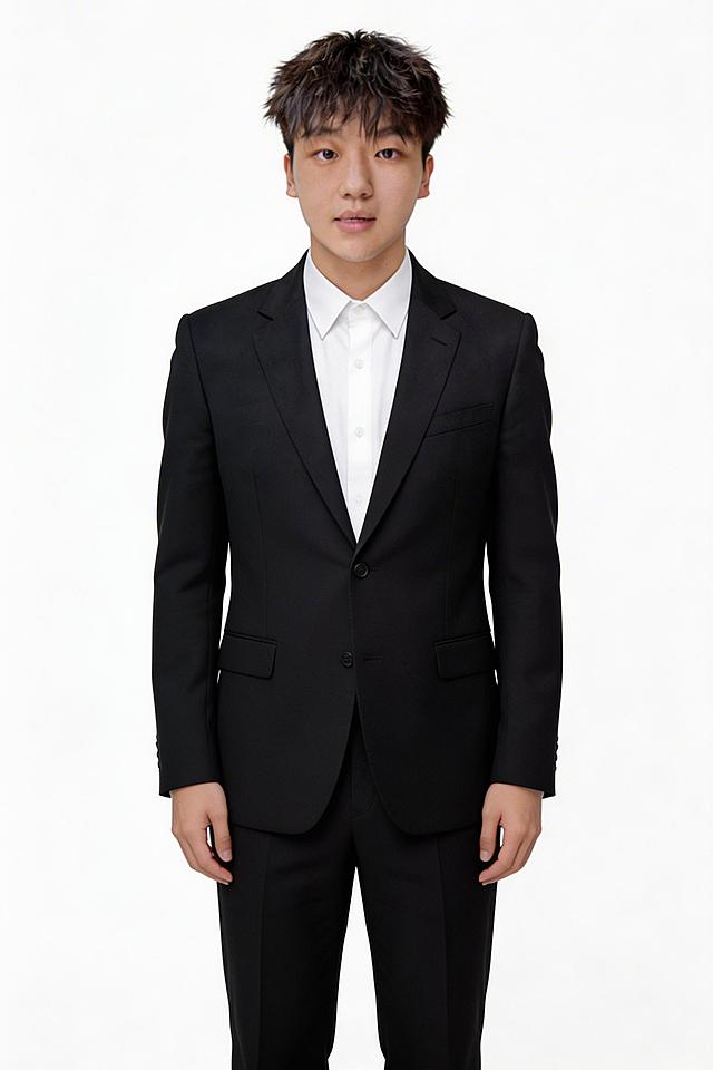 参考原照片人物的样貌特征，生成全身正装照片，人物的手臂自然垂直身体两侧，白色背景，西装正装，正式证件照风格