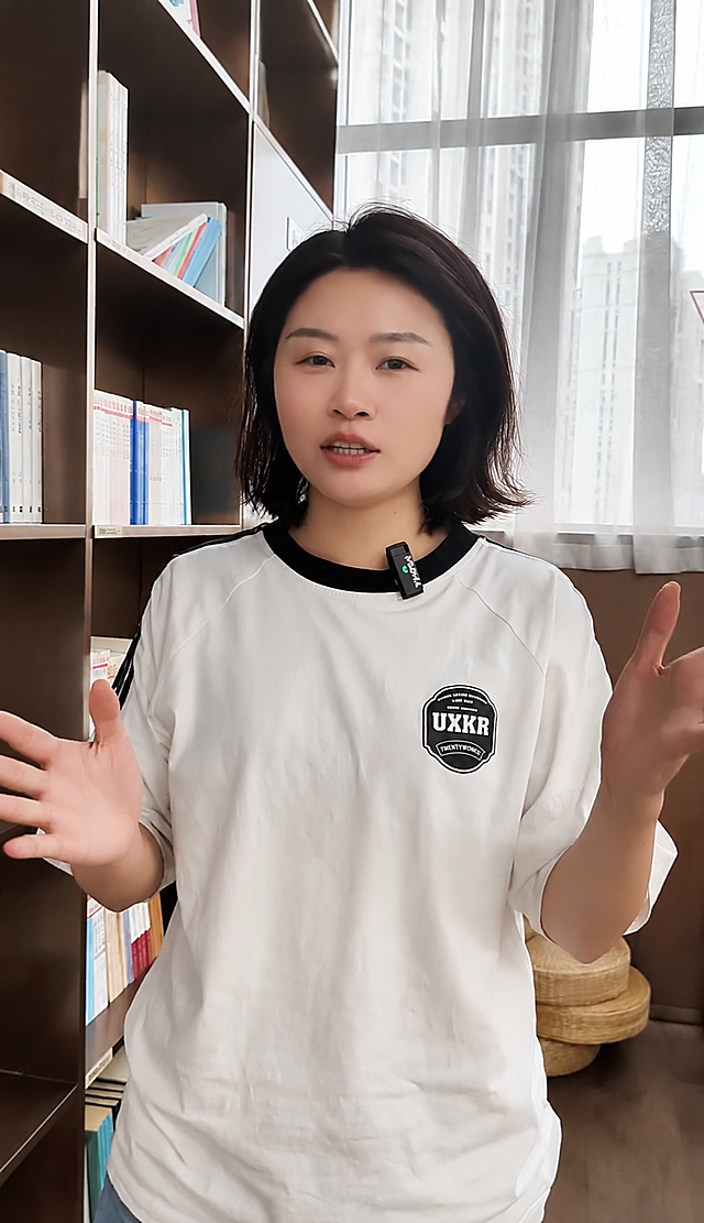 去掉图片中所有额外添加的文字内容，保留画面中的人物、书架和背景，修复文字区域和周边背景，保持原构图不变