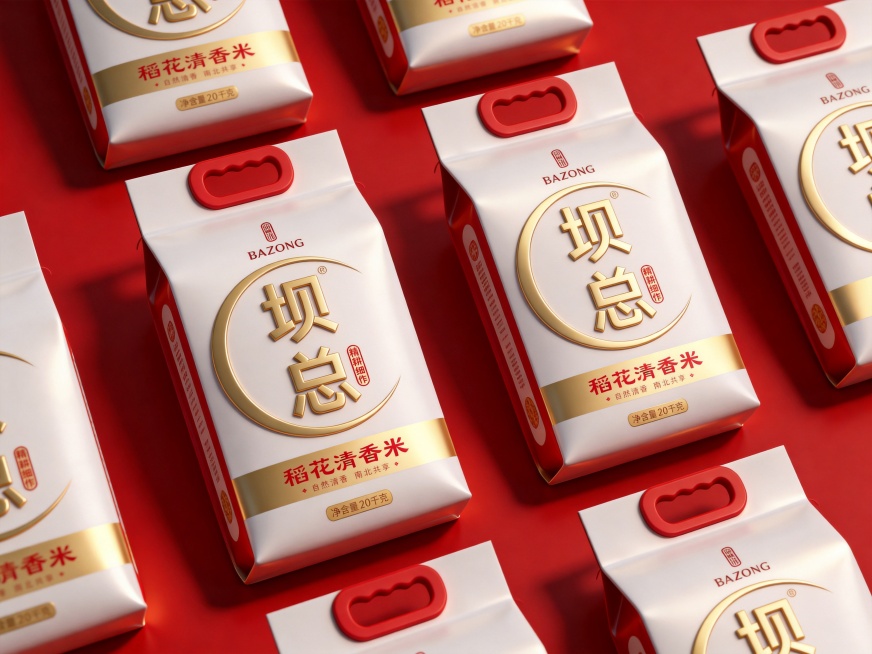 将图1的大米袋子平面图，生成图2一样的立体手提米袋效果图，保持图1袋子上所有文字颜色不变，保留红色和金色配色，模仿图2的光影效果和袋子质感，生成多张米袋组合展示的效果图，背景为红色，净含量20千克预览效果