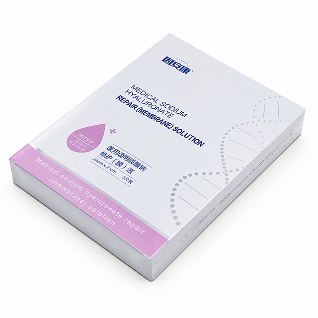 产品精修，产品置于纯白背景上，专业商业棚拍光，5500K标准中性白光，轮廓光，体积光，曝光正确，强烈真实立体感，修复划痕、磨损，明显提升商品表面洁净度，清理灰尘、污渍，修复划痕磨损，翻新为干净商业新品感，严格锁定原图商品颜色，锁定原图商品颜色，颜色以输入图为唯一参考，分段部件颜色边界按原图锁定，还原真实物理色彩，消除灰暗感和偏色，锁定原图商品轮廓、件数、部件位置、连接关系、标签文字和可见功能细节，只做精修不重绘结构，外盒结构与原图一致，盒身文字与Logo零改写，禁止改变盒型或标签排版，亮面塑料质感，高光明确，曲面反光顺滑，表面光洁，呈现光滑细腻塑料质感，前侧视图，标准透视校正，正常透视焦段，保持同类机位，主体居中，商品完整入画不裁切，商品外轮廓视觉体量约画面60%-80%，四边均匀留白约10%-20%，接地处保留干净浅淡的自然接触阴影，严禁大片投影、脏灰阴影和悬浮感，极致超清画质，细节清晰锐利，4K分辨率，商业级3D高清渲染质感，保留原图真实材质与结构细节，文字清晰，边缘锐利，无瑕疵，强化材质细节，呈现高级质感，符合主图标准，比例1:1