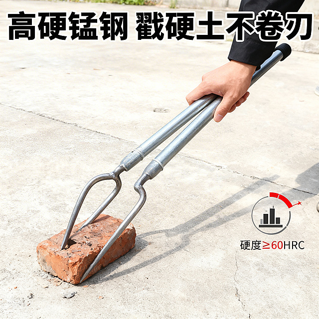 松土两齿叉详情图-硬度测试，实用风格。画面展示两齿叉叉尖扎进硬砖头不弯曲的测试场景，旁边配硬度测试图标标注“硬度≥60HRC”，背景为水泥地面。顶部文案“高硬锰钢 戳硬土不卷刃”，文字不遮挡测试场景。1:1比例 2k分辨率，产品外观和上传的松土叉完全一致