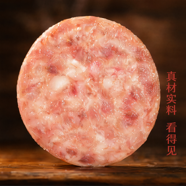 [主图-3] 肉质细节特写主图，放大展示产品品质。[氛围风格] 微距特写，突出新鲜质感；[画质] 超高清商业摄影，纹理清晰可见，细节丰富。[元素] 保持肉肠切片外观和颜色与原图一致，对焦在肉肠横截面，预览效果