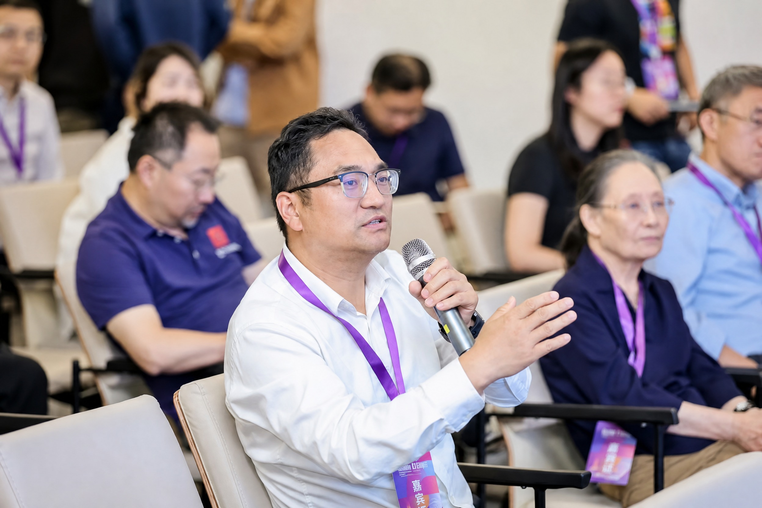 去除图片左上角的清华大学天文系logo水印和右下角的'核启慧眼… - 图片创意预览