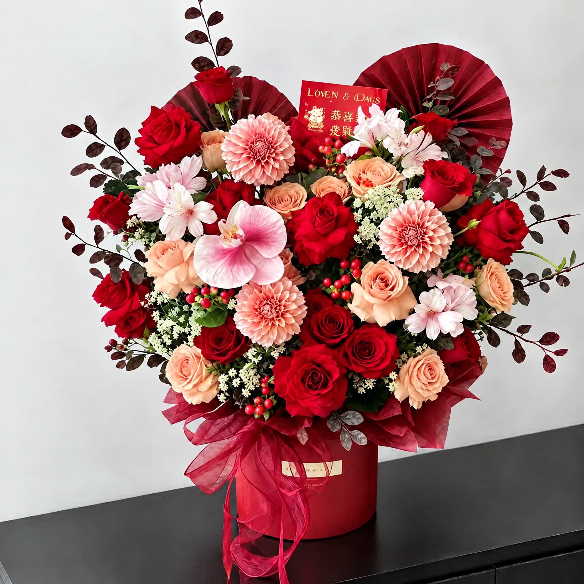 移除图中所有的橘色小花朵（橙黄色花瓣、黄色花心的小型花），以及… - 图片创意预览