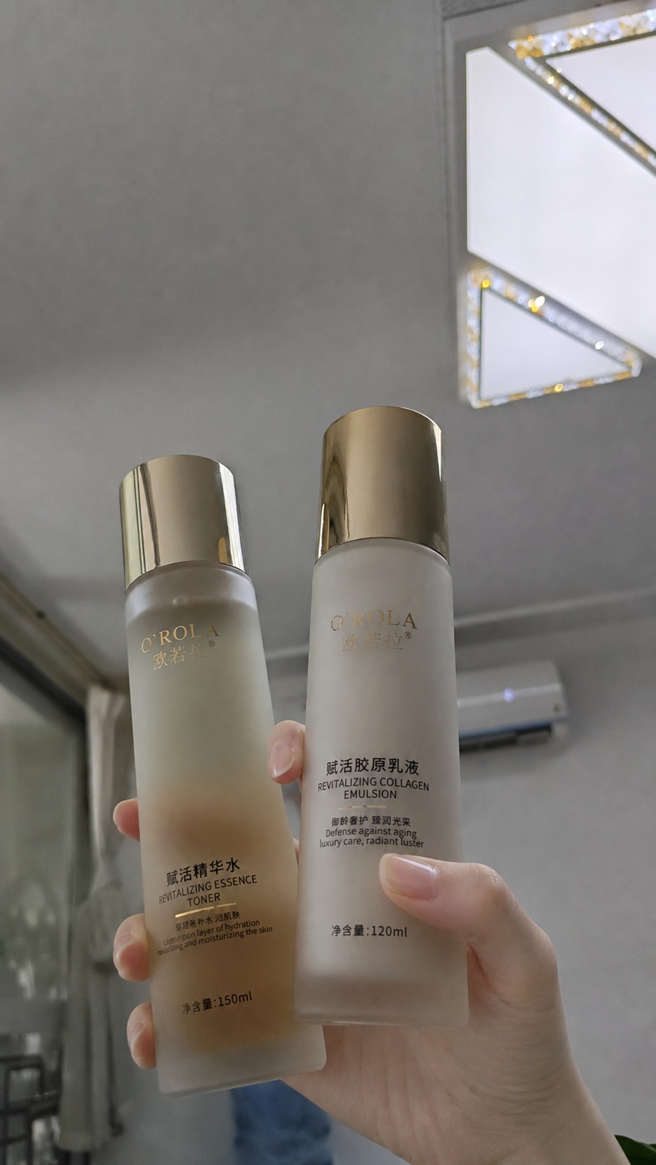 将图片中的手替换为皮肤白皙细腻、手指修长美观的正常女性的手，保… - 图片创意预览