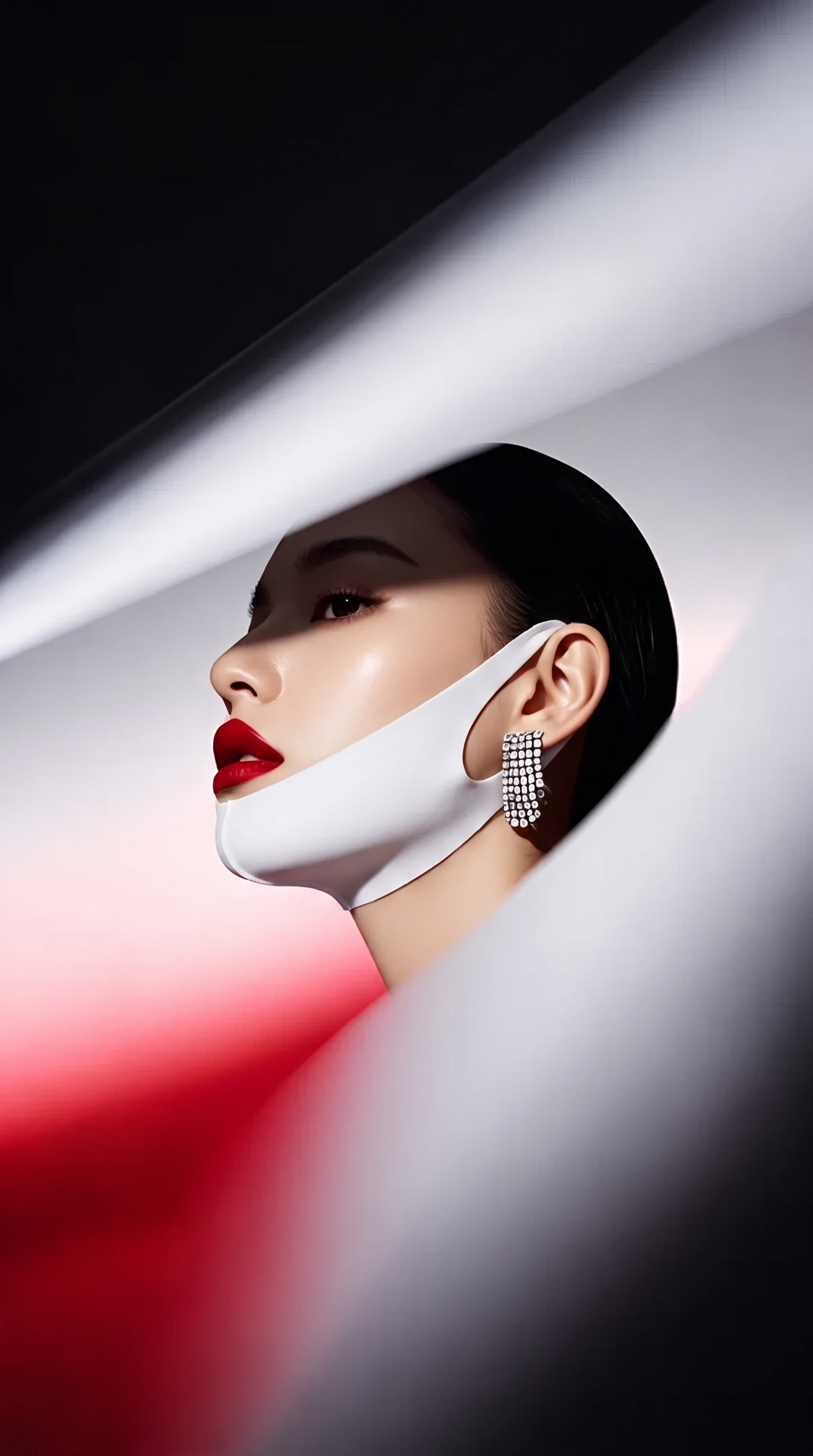 为这位美女佩戴纯白色无网格的V脸面膜（瘦脸绷带），面膜包裹下颌… - 图片创意预览
