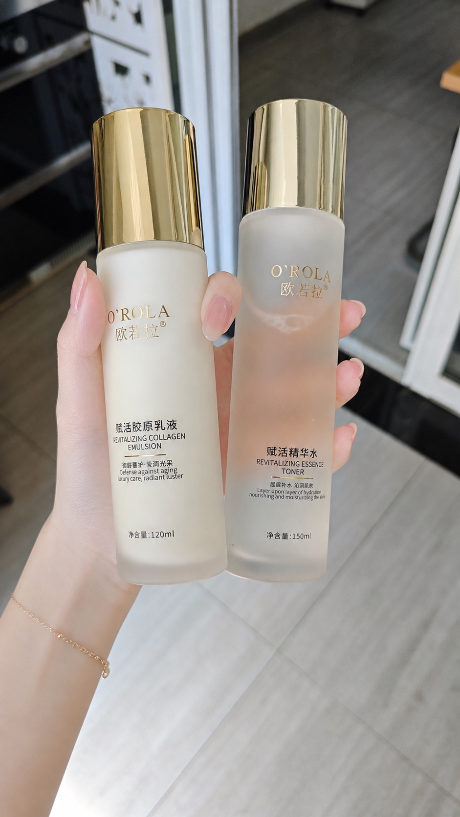 将图片中的手替换为更精致白皙的女性手部，手指纤细修长，皮肤细腻… - 图片创意预览