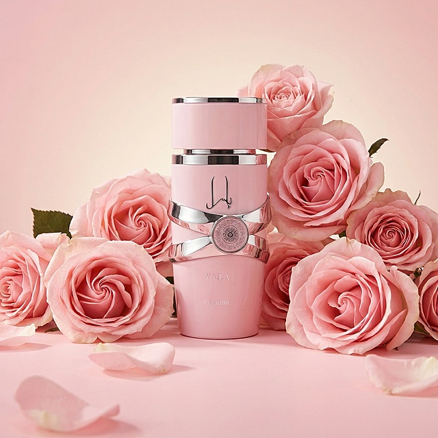 以粉色为主其中加上玫瑰做成八张副图