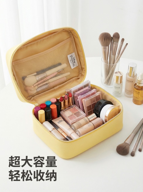 [主图 3] 公主化妆包大容量展示，开口放置化妆品
[氛围风格] 少女心明亮多巴胺色彩，真实生活化
[画面元素] 商业摄影质感、光线柔和通透、产品清晰真实、画面干净高级。化妆袋口打开，内部空间展示，里预览效果