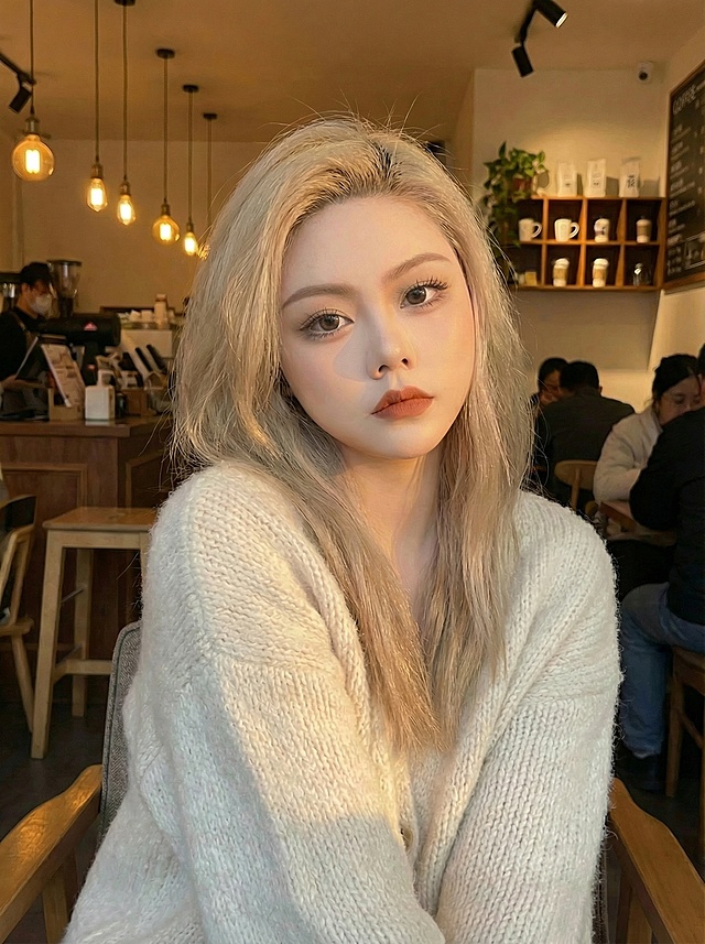 把眼角上的黑色眼线去掉