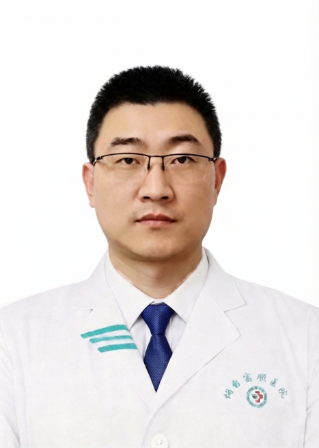 仅处理人物脖子处衣服，将褶皱修改得自然贴合，其他部分保持原图不变，保留所有细节和样式预览效果