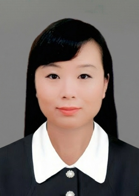 将图片底色修改成中灰色，人物不变预览效果