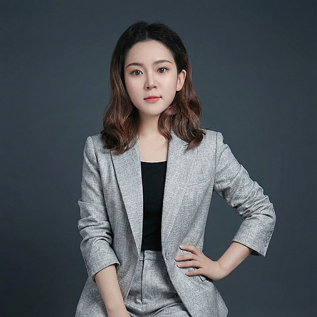 根据人物面部特征生成职业照，风格要高级