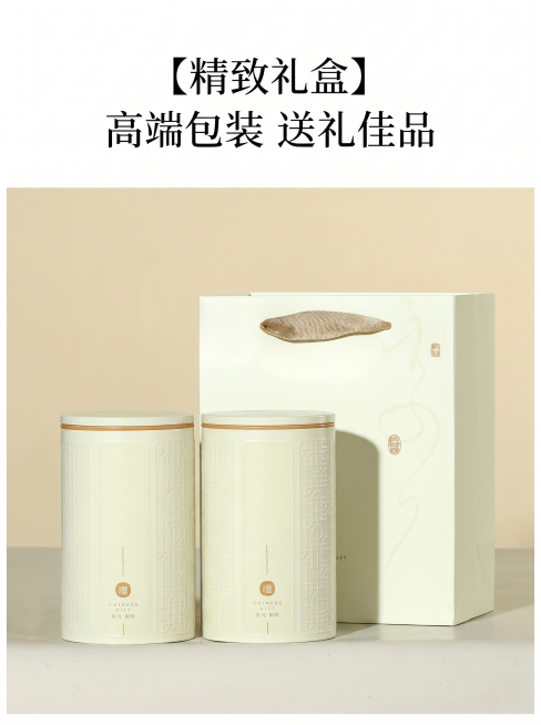英德红茶礼盒整体展示竖版详情页，轻奢干净高级风格，3:4比例，浅米杏极简背景，米白色双罐搭配手提礼盒完整展示，保持包装颜色材质纹理与原图完全一致，整体居中展示，突出精致礼盒包装，标题文字“【精致礼盒】预览效果
