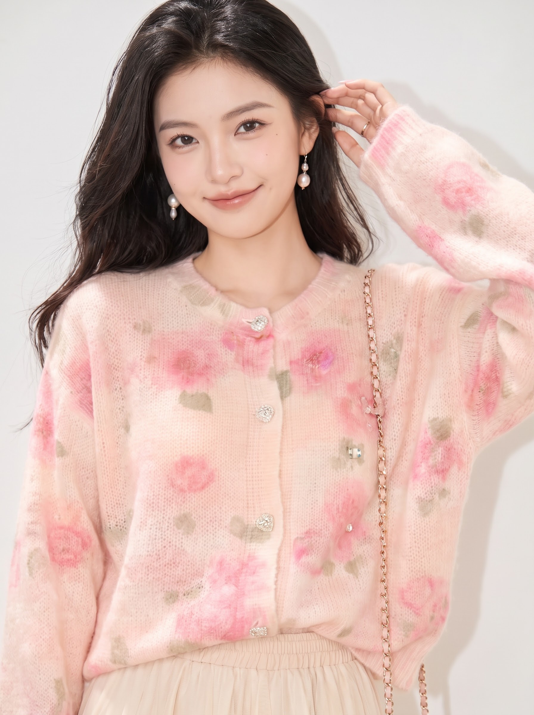 【主体保护指令】请保持参考图 1 中的【同一模特、同一服装、同… - 图片创意预览