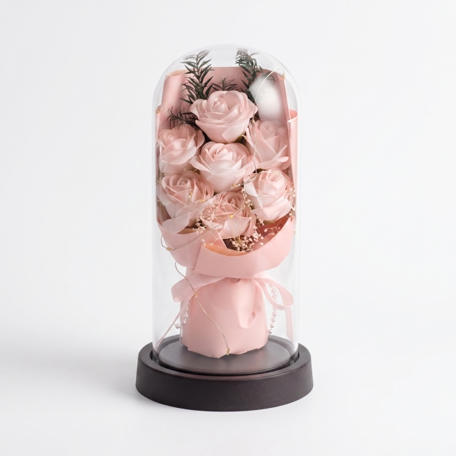 生成800X800像素的纯白色背景产品图，保留原产品香槟粉7朵玫瑰花带灯玻璃罩香皂花，去除原背景浅粉色，去除缎带上所有文字，产品保持居中，清晰干净的电商白底主图效果预览效果