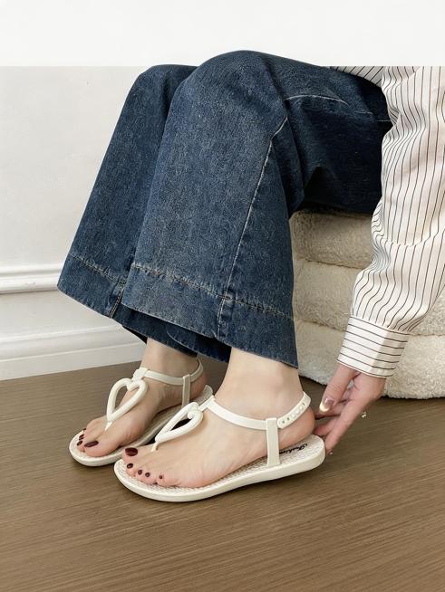 保持图片原有内容不变，仅调整图片比例为3:4，不要改变图片的内容和构图预览效果