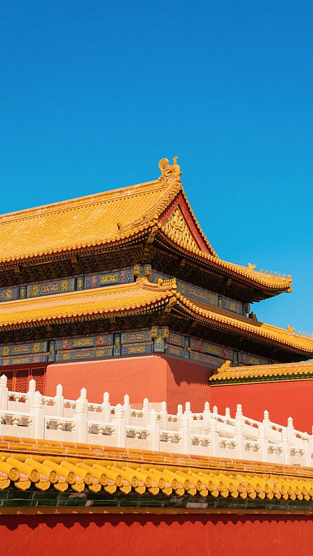 鎏金飞檐映蓝天，重拟物风展现中式古典庄严，浮雕细节与光影交织，尽显国潮奢华与神圣体积感。