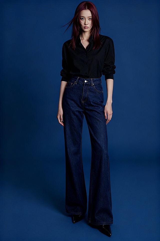 角色居中；腿部拉长；去掉美瞳真实黑眸