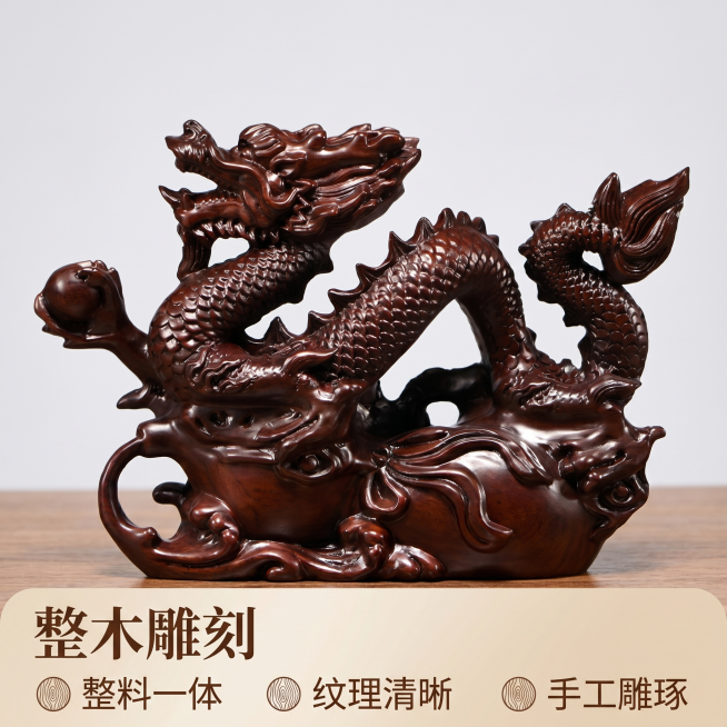 [主图-2] 整木雕刻工艺细节特写主图。
[氛围风格] 家居治愈风，温馨写实质感；
[画质] 商业摄影质感、光线柔和通透、产品清晰真实、画面干净高级。
[元素] 放大展示木质福禄龙的龙头龙鳞雕刻细节，预览效果