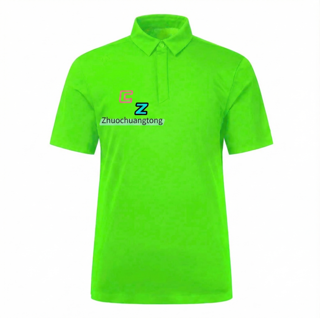 将这件绿色polo衫上原有的APPENINC logo替换成图片里新的CZ Zhuochuangtong logo，保持衣服整体款式、颜色、材质和光影不变，logo位置不变预览效果